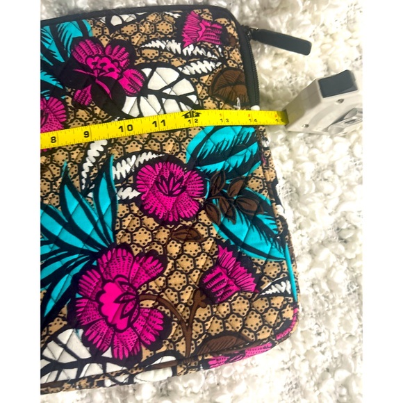 Vera Bradley- Tablet Cover - Picture 4 of 4